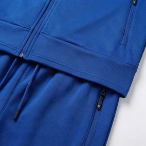 Ensemble de survêtement athlétique pour homme, couleur personnalisée, coupe ajustée, tissu technique en polaire, style moderne, durable, idéal pour la salle de sport, le jogging, les tenues décontractées et détendues - Product Image 5