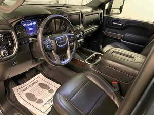 GMC Sierra 3500HD Denali Crew Cab LB DRW 4WD 2020 / En venta con bajo kilometraje, motor de gasolina, coche usado en buen estado y sin accidentes - Product Image 6