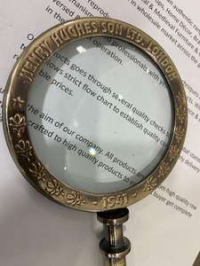 Gafas de aumento de mano con mango de latón y níquel, diseño de anillo, acabado de alta calidad y gran aumento, Decoración de mesa - Product Image 1