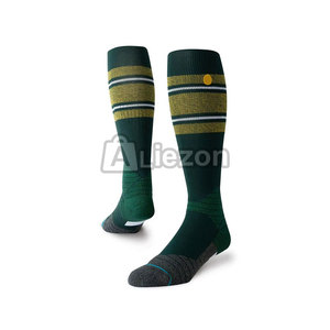 Chaussettes décontractées personnalisables pour hommes avec logo de haute qualité, couleur personnalisée, conception à coupe régulière à vendre - Product Image 2