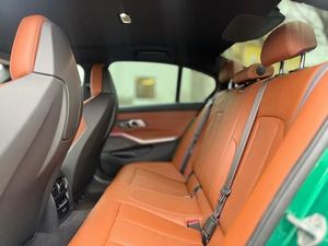 บีเอ็มดับเบิลยู เอ็ม3 คอมเพทิชั่น xDrive AWD ปี 2024 สีเขียวสวยงาม รถมือสอง พร้อมหลังคาซันรูฟ สตาร์ทเครื่องยนต์จากระยะไกล เบาะหนัง ล้อแม็กซ์ ระบบนำทาง - Product Image 6