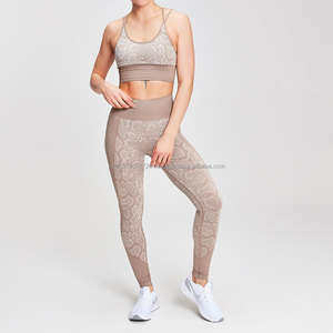 Sujetador de yoga sublimado completamente a prueba de golpes para mujer con tamaño personalizado espalda cruzada transpirable Push-Up y Sujetador deportivo de secado rápido para fitness - Product Image 4