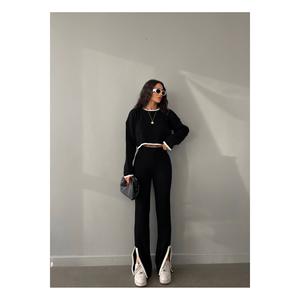 Conjunto de Punto Milano 2026 Beige Café con Rayas Intersticiales y Abertura, Pantalones Cortos y Top para Mujer - Product Image 1