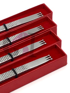 Pince à épiler d'extension de cils en acier inoxydable de nouvelle conception de couronne de style différent argenté de haute qualité avec outil de beauté de Logo personnalisé - Product Image 4