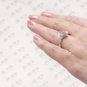 0,80 TCW Pear Cut Bezel Solitaire Moissanite Ring Anillo de compromiso de plata esterlina 925 para mujer - Product Image 5