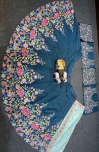 Elegante Lehenga Choli de Satén de Seda con Bordado de Lentejuelas, Colección de Verano India y Pakistaní de Moda, Incluye Cancán y Patta - Product Image 5