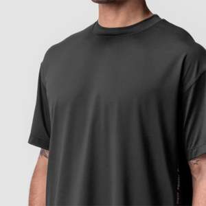 T-shirt surdimensionné à la mode pour hommes avec une coupe décontractée pour une tenue décontractée urbaine - Product Image 5