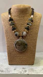 Collar de Resina Moderno, Collar de Resina Hecho a Mano - Product Image 3