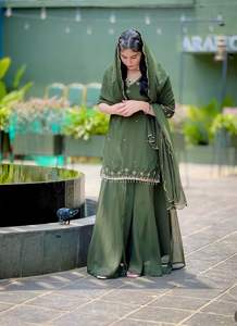 Elegante Top Fox Georgette con Sarara y Dupatta a juego para mujer, perfecto para bodas, fiestas y Ropa Étnica festiva - Product Image 3