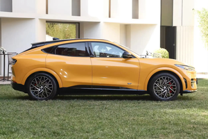 Jaune Super Cool New Energy Car F ou d Electric Ho rse -2024 GT Version - Product Image 6