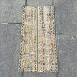 Alfombra Turca de 1.1x2.2 pies, Alfombra Pequeña Vintage, Alfombra Azul con Diseño Floral - Product Image 1