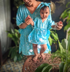 Lindo Vestido Kaftan de Algodón a Cuadros Azules con Manga Murciélago, Ecológico y Transpirable, Estilo Playero para Niñas, Ropa de Verano - Product Image 1