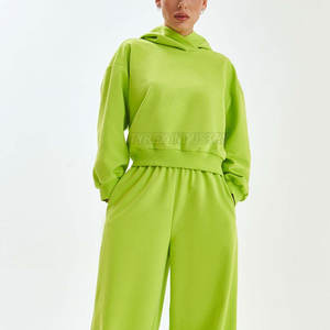 Confort y uso diarios: Conjuntos deportivos acampanados para mujer, diseño simple y elegante, de dos piezas con pantalones acampanados. - Product Image 2