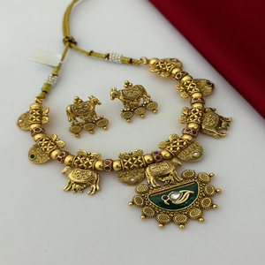 ชุดสร้อยคอโบราณสร้อยคอแบบอินเดียพร้อมต่างหูสำหรับผู้หญิงเหมาะสำหรับช่วงเทศกาล - Product Image 1