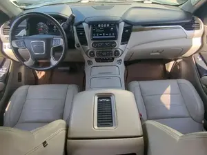 GMC Yukon Denali SUV 2017 con Volante a la Izquierda, Asientos de Cuero y Neumáticos R19 - Product Image 2