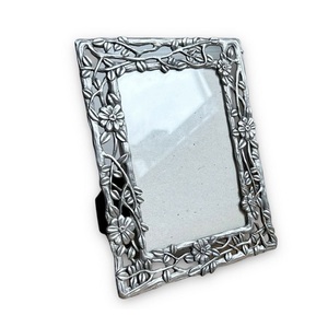 Marcos de aluminio contemporáneos completan el decorismo moderno con detalles precisos, resistencia y diseño visualmente equilibrado. - Product Image 6