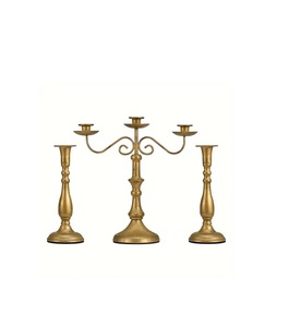 Candélabres de luxe en métal poli pour une configuration de salle à manger moderne adaptée à une cuisine raffinée et à un style intérieur - Product Image 5