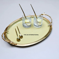 Plateau de service en métal poli doré écologique pour les offrandes de cadeaux, les mariages ou les services et la décoration de buffet formel