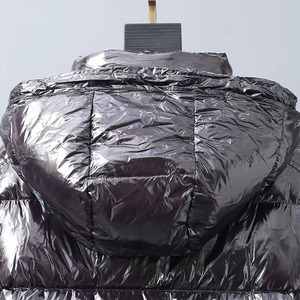Veste matelassée à capuche oversize unisexe de haute qualité pour l'hiver 2023, OEM personnalisé, col montant en toile, brillant, coupe-vent, imperméable - Product Image 3