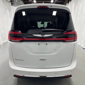 Chrysler Pacifica Touring L 2023 abordable et propre - Product Image 3