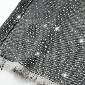 Short en jean tendance style streetwear avec strass et design brillant pour tenue d'été - Product Image 5
