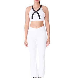 Ensemble de yoga professionnel personnalisé de haute qualité pour femmes, 2 pièces, sans couture, avec impression de logo légère, meilleur design, motif uni - Product Image 1