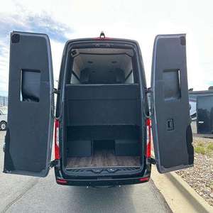 EXTREMADAMENTE LIMPIO - MERCEDES-BENZ SPRINTER 3500XD 2024, 4.1L, VOLANTE A LA IZQUIERDA, ASIENTOS DE CUERO, Llantas de Aleación de Aluminio R17, Cámara Trasera de 360° - Product Image 6