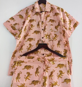 ชุดนอนสตรีผ้าฝ้ายพิมพ์ลายดอกไม้ชุดชุดนอนสั้นผ้าฝ้ายแท้แขนสั้นบ็อกเซอร์พร้อมกระเป๋า - Product Image 2