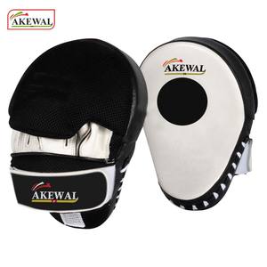 Coussinets d'entraînement de boxe noir/blanc de haute qualité en cuir synthétique de qualité supérieure avec logo personnalisé toutes les couleurs en stock - Product Image 2
