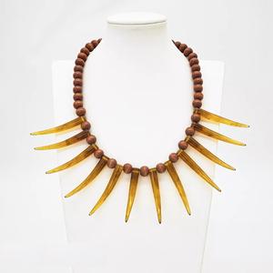 Collar de cuentas de resina con forma de cuerno, joyería llamativa de estilo bohemio hecha a mano con cuentas gruesas para moda de mujer y Ropa Étnica - Product Image 4