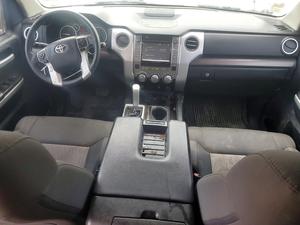 Camioneta Tundra 4.6L de Gasolina Usada del 2014 con Asientos Eléctricos, Interior Claro, Tracción Delantera - Product Image 3