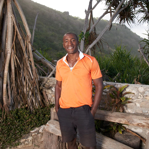 เสื้อยืดคอซิปปักลายลำลองแบบยูนิเซ็กซ์ ODM กระเป๋าเสื้อ แขนสั้น กันยับ ระบายความชื้น ผ้าโพลีเอสเตอร์ 100% - Product Image 2