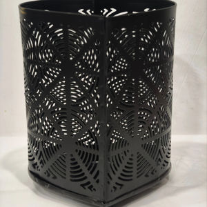 Portavelas de malla VersaGlow y soporte para cubiertos, pieza elegante de decoración para el hogar de doble uso con diseño funcional para uso diario - Product Image 1