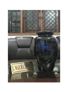 Urnas de metal de lujo hechas a mano para cenizas Suministros funerarios de primera calidad Exportador mayorista para cremación de mascotas - Product Image 2