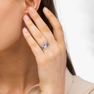 Conjunto de Joyería Nupcial de Oro Blanco de 14K con Rubí Marquesa de 0.43ct y Anillos de Diamantes - Product Image 6