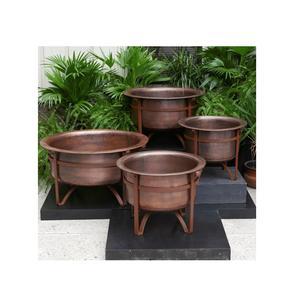 Elegante brasero de hierro con diseño tradicional acabado a mano y tazón duradero para comodidad al aire libre durante todo el año. - Product Image 1