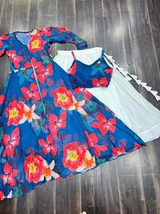 ชุดโชลีผ้าฝ้ายแฟชั่นสำหรับผู้หญิง ผ้าจอร์เจตต์แบบดั้งเดิม สไตล์โมเดิร์นสำหรับงานปาร์ตี้ ตกแต่งด้วยงานผ้าที่มีลวดลายศิลปะและลายดอกไม้ - Product Image 6