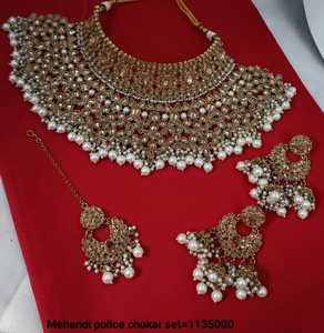 Indian Drop & Kundan elegante tradicional y de moda HeavyGold Tone Kundan perla gargantilla collar pendiente conjunto con Mangtika conjunto - Product Image 2