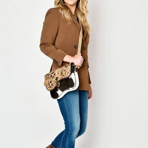 Bolso Bandolera Bohemio de Cuero Genuino para Mujer, Hecho a Mano, Vintage, Floral, Ligero, con Forro de Algodón OEM - Product Image 2