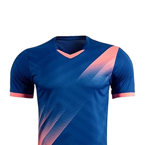 Maillot d'équipe de football classique à sublimation personnalisée Vêtements de football au design personnalisé - Product Image 4