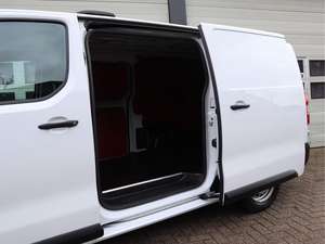 Fourgon électrique Toyota PRO ACE 2023 neuf/d'occasion, transmission automatique, 14 215 km - Product Image 5