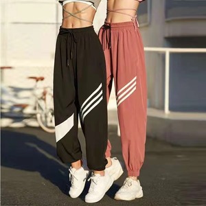 Venta caliente Mujeres Rayas Pantalones casuales Bolsillos con cordón Pantalones de poliéster de secado rápido Primavera Verano Jogging Pantalones deportivos - Product Image 1