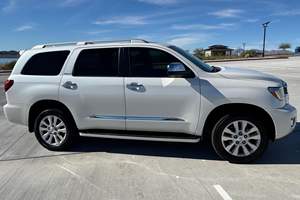 Toyota Sequoia Platinum 4x4 2018 (DISPONIBLE CON VOLANTE A LA IZQUIERDA Y A LA DERECHA) - Product Image 3