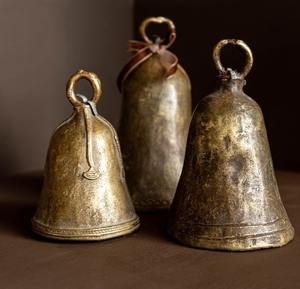 Campanas pequeñas de vaca de latón con tono suave para decoración de regalos, decoración rústica de mesa de boda o adornos de arte en miniatura para el hogar - Product Image 1