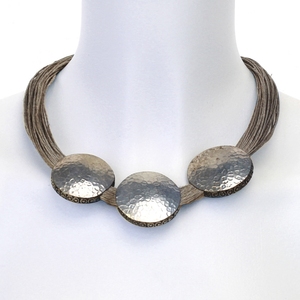 Collier de luxe en métal et coton fait à la main style vintage cadeau de mariage fantaisie pour les femmes pour les fêtes et le X Mas - Product Image 1