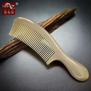 Peigne à cheveux en corne naturelle Art imperméable et collection fait à la main du Vietnam - Product Image 1