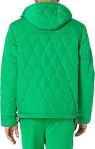 Chaqueta acolchada verde acolchada, ajuste acogedor para la máxima comodidad con capucha elegante y cálida, con un diseño único - Product Image 2