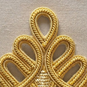 En gros, dentelle brodée personnalisée avec cordon de fil d'or, nœud grenouille, nœud autrichien, design grenouillère écologique pour uniformes - Product Image 3
