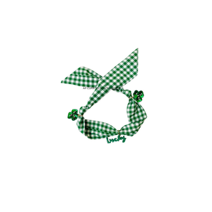 Écharpe florale perlée pour femme, style Saint-Patrick, aux tons verts festifs et ornements décoratifs - Product Image 1