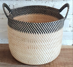 Juego de 2 Cestas de Almacenamiento de Ratán Marrón de Sisu Handicraft, Diseño Simple Ecológico, con Asa Recortada, Forma Cuadrada, Multiusos - Product Image 3